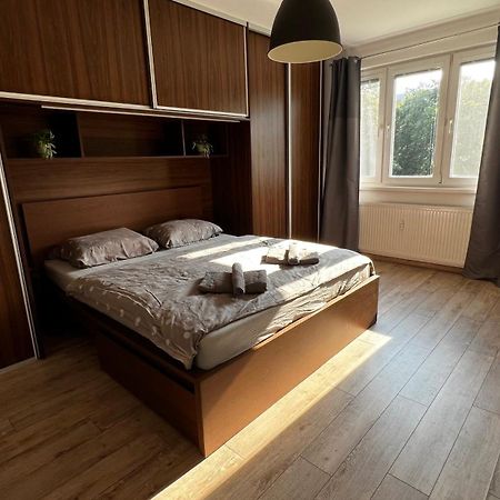 Industrial Apartment I 24Hr Self Check-In I Free Parking & Coffee Banská Bystrica Exterior foto